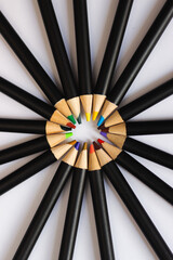 colores de todo los colores y de forro negro formando un circulo. sobre fondo blanco. 