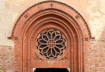 chiesa di San Cristoforo sul Naviglio Grande, Milano; arco del portale