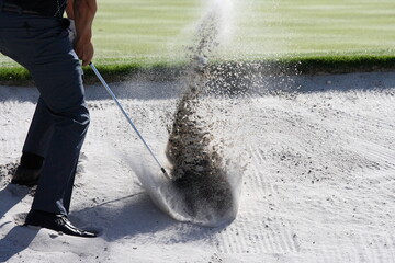 The moment of impact of a bunker shot  © funbox