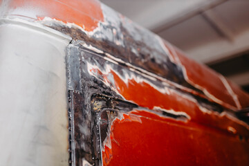 cleaning of corrosion of the car body, putty and painting of metal