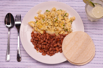 Mexican beans with egg