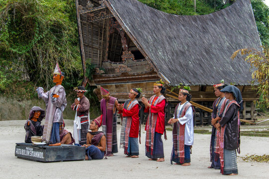 Samosir, Indonesia &ndash; May 7, 2015: Tortor Dance Performance, one of the typical dances of the Batak tribe, for tourists on Samosir Island Toba Lake, North Sumatera, Indonesia