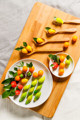 Deletable Imitation Fruits on wooden plate