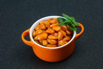 White beans with tomato sauce