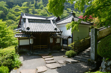 新緑の善峯寺　本坊入口の門　京都市西京区