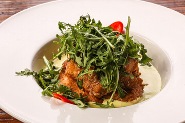 Chicken curry served ruccola