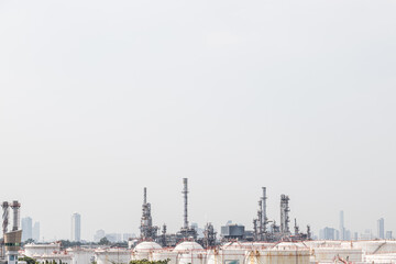 Fototapeta na wymiar Peyrochemical Industry of Oil refinery plant oil and gas with oil storage tank