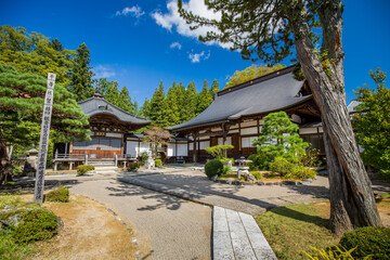 Obraz premium Zennoji Buddhist Temple, Takayama, Japan. Japanese text reads Zennoji Buddhist temple, Takayama.