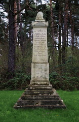 Fototapeta premium Franzosendenkmal in Altes Lager (Gemeinde Niedergörsdorf, Land Brandenburg) von 1871