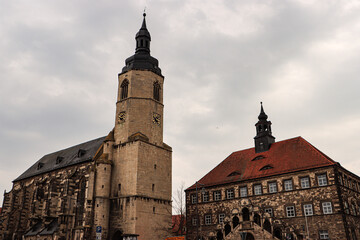 Fototapeta premium Laucha an der Unstrut; Rathaus und Stadtkirche St. Marien