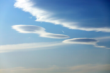 Fototapeta na wymiar Blue sky with beautiful clouds.