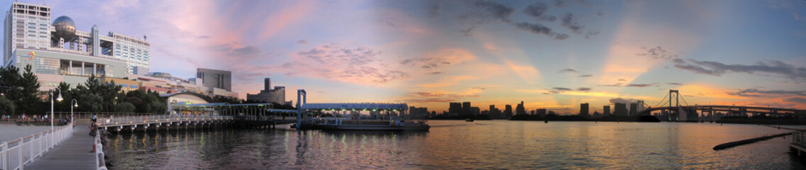Fototapeta premium Panoramic view of Tokyo Bay and Rainbow bridge from Aqua City at sunset. Odaiba, Japan