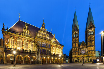 Fototapeta na wymiar Bremen market square town hall Dom church Roland in Germany at night blue hour