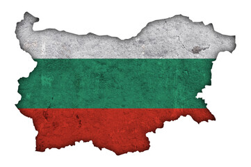 Karte und Fahne von Bulgarien auf verwittertem Beton