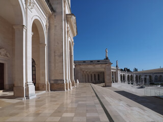 Obraz premium Cathedral of Fatima in Portugal near Lisboa with blue sky