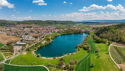 Blick auf die Gemeinde Stei&szlig;lingen mit dem Stei&szlig;linger See