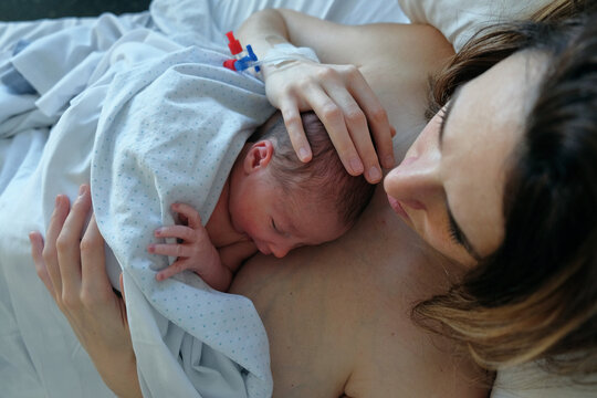 newborn baby doing skin to skin with its mother.