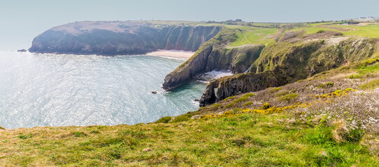 A view towards Skrinkle Haven on the Pembrokeshire coast neart to Tenby, South Wales on a sunny day © Nicola