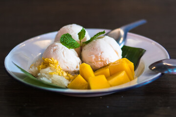 Mango pudding.  mango ice cream with sticky rice