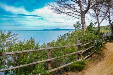 Fototapeta na wymiar Marine panorama on the gulf of Follonica and the island of Elba from Puntone