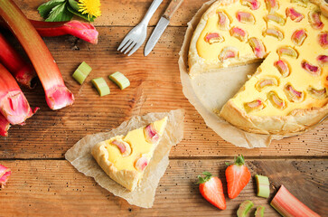frischer Rhabarber Kuchen Rhabarberkuchen Stück Overhead Top View 