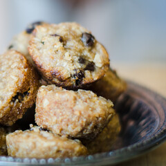 raisin granola muffins