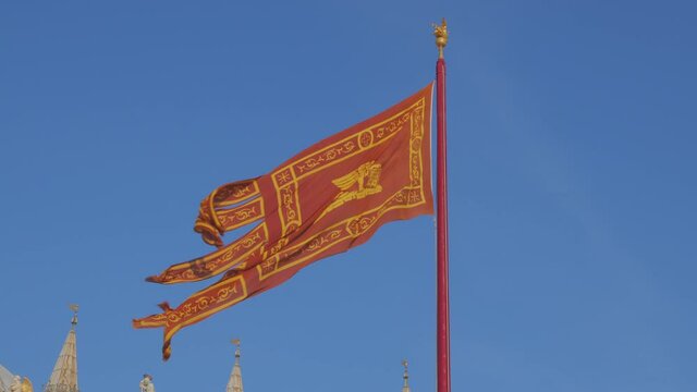 Flags (Gonfalon) of Veneto and Venice, Italy. (Gonfalone, Venezia, Italia) 4k