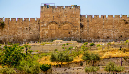 Jerusalem, Israel - 27 april 2021: Eastern Gate is sealed shut. Golden Gate or in Hebrew, Shaar Harachamimi-Gate of Mercy. Muslims, gate is referred to as Bab al-Dhahabi or Bab al-Zahabi (Golden Gate)