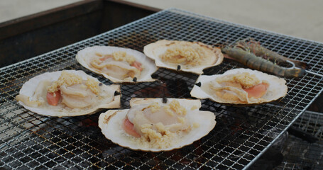 Fresh scallop on barbecue net