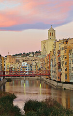 Naklejka premium Evening view of the illuminated Cathedral river of catalonia