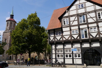 Obraz premium Gasse mit Fachwerkhäusern in Braunschweig