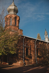 kościół z wieżą 