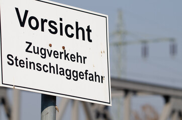 Fototapeta premium Vorsicht Zugverkehr