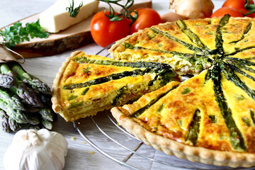 Delicious asparagus and bacon quiche - obrazy, fototapety, plakaty