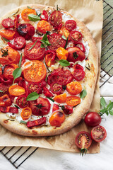 Tomato pizza.