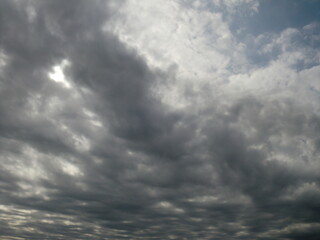 Obraz premium 空を覆う灰色の雲