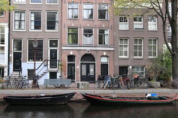 Fototapeta na wymiar Amsterdam Jordaan Canal Street View with Boats and House Facades