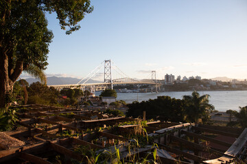 Cidade de Florianópolis com a Ponte Hercílio Luz Santa Catarina, Brasil, florianopolis