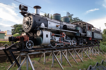 Fototapeta na wymiar monument with a disabled steam locomotive