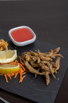 cornalitos fritos con salsa picante