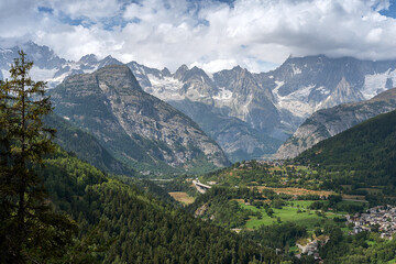 Fototapeta na wymiar Orrido di Pré Saint Didier - Valle d'Aosta - Italy
