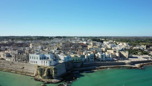 Le centre ville, la cath&eacute;drale et le chateau de la ville de Otrante au bord de la mer tyrrh&eacute;nienne en Europe, en Italie, dans la r&eacute;gion des Pouilles, dans la province de Lecce