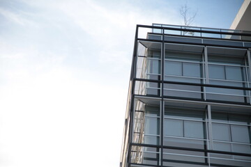 Obraz premium Modern office building and sky