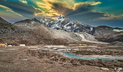 Papier Peint Lavable Ama Dablam Lever du soleil au camp de base de l& 39 Ama Dablam - sur la route de trekking de l& 39 Everest, Himalaya, Népal