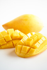 マンゴー白背景で