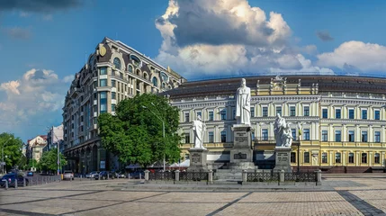 Fotobehang Monument to Princess Olga in Kyiv, Ukraine © multipedia