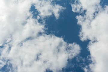 Obraz premium blue sky background with white clouds