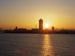 大阪府大阪港の日の出