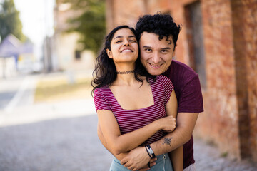 Obraz premium Young happy couple spending time on the street. Couple in hug.