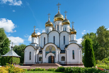Fototapeta na wymiar St. Nicolas (Nikolsky) cathedral of St. Nicolas monastery. Pereslavl-Zalessky, Yaroslavl Oblast, Russia.